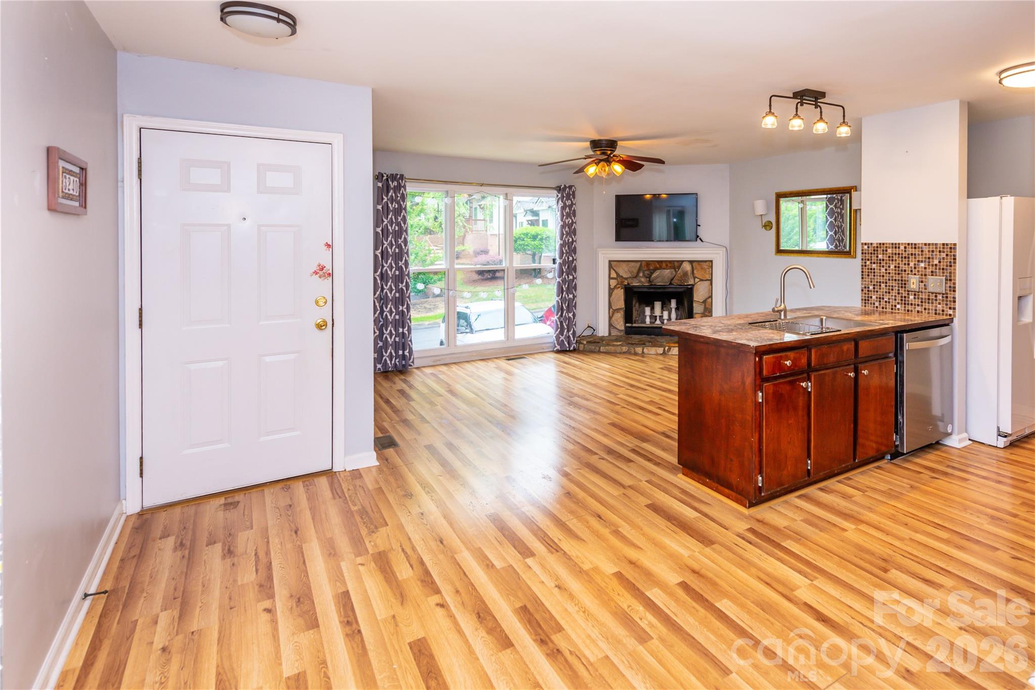 3240 Carlyle Drive Property Photo 11
