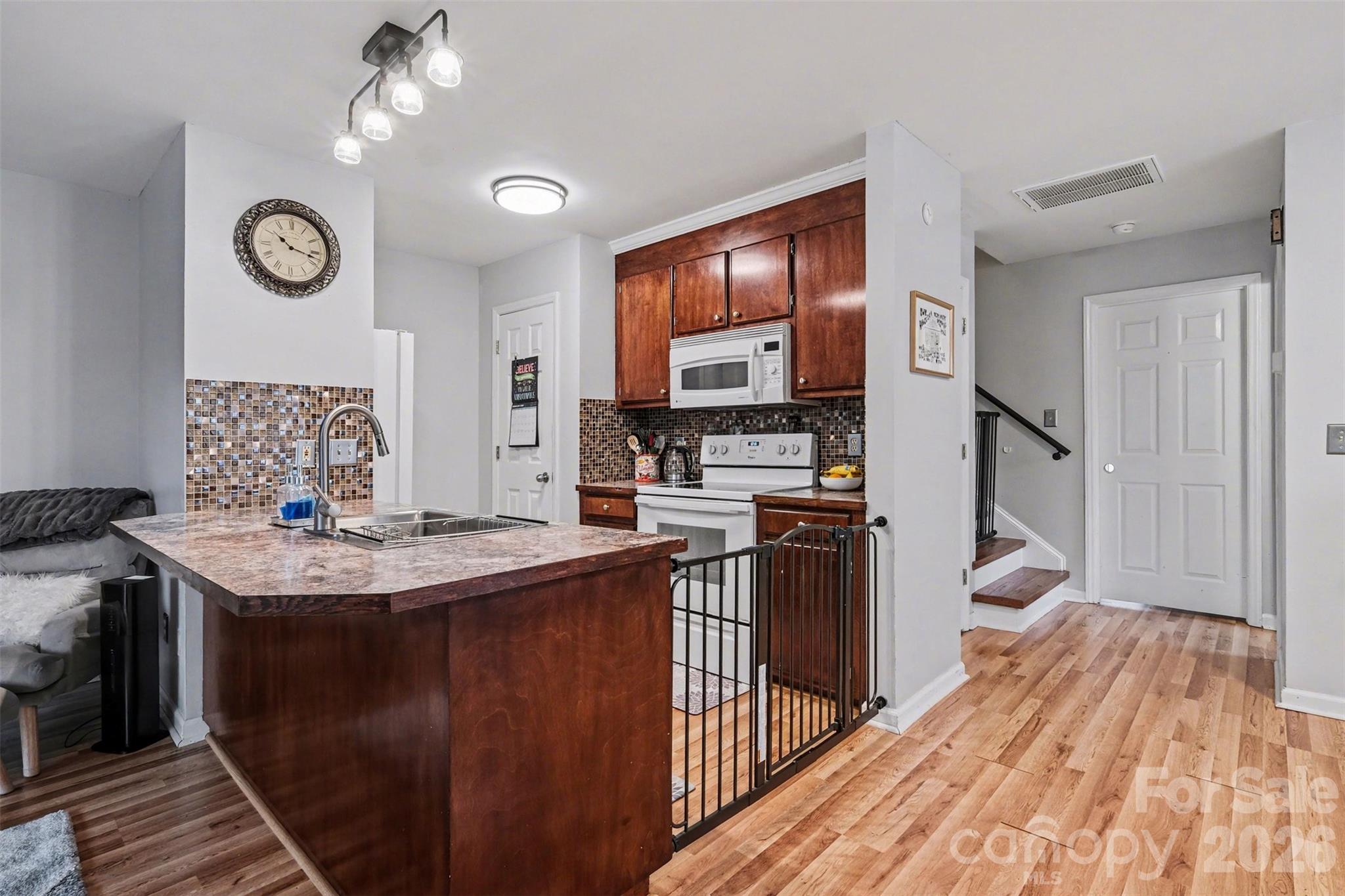 3240 Carlyle Drive Property Photo 12