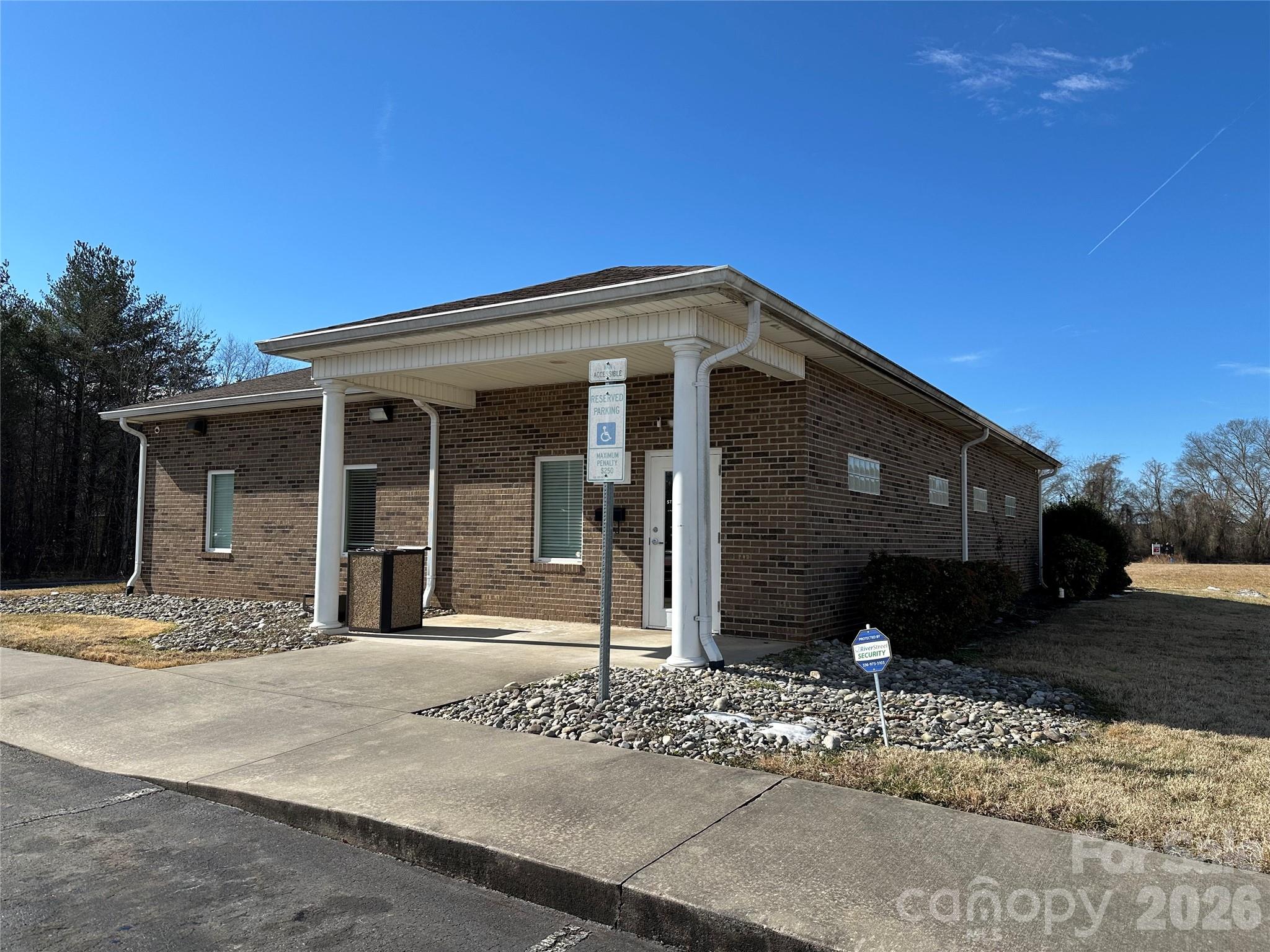 527 West Park Circle Property Photo 1