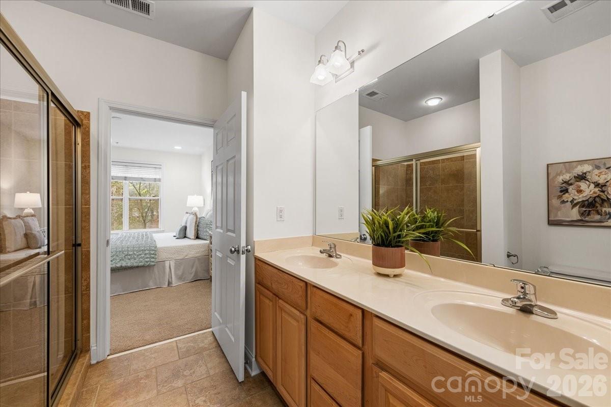 1000 E Woodlawn Road 118 Property Photo 19