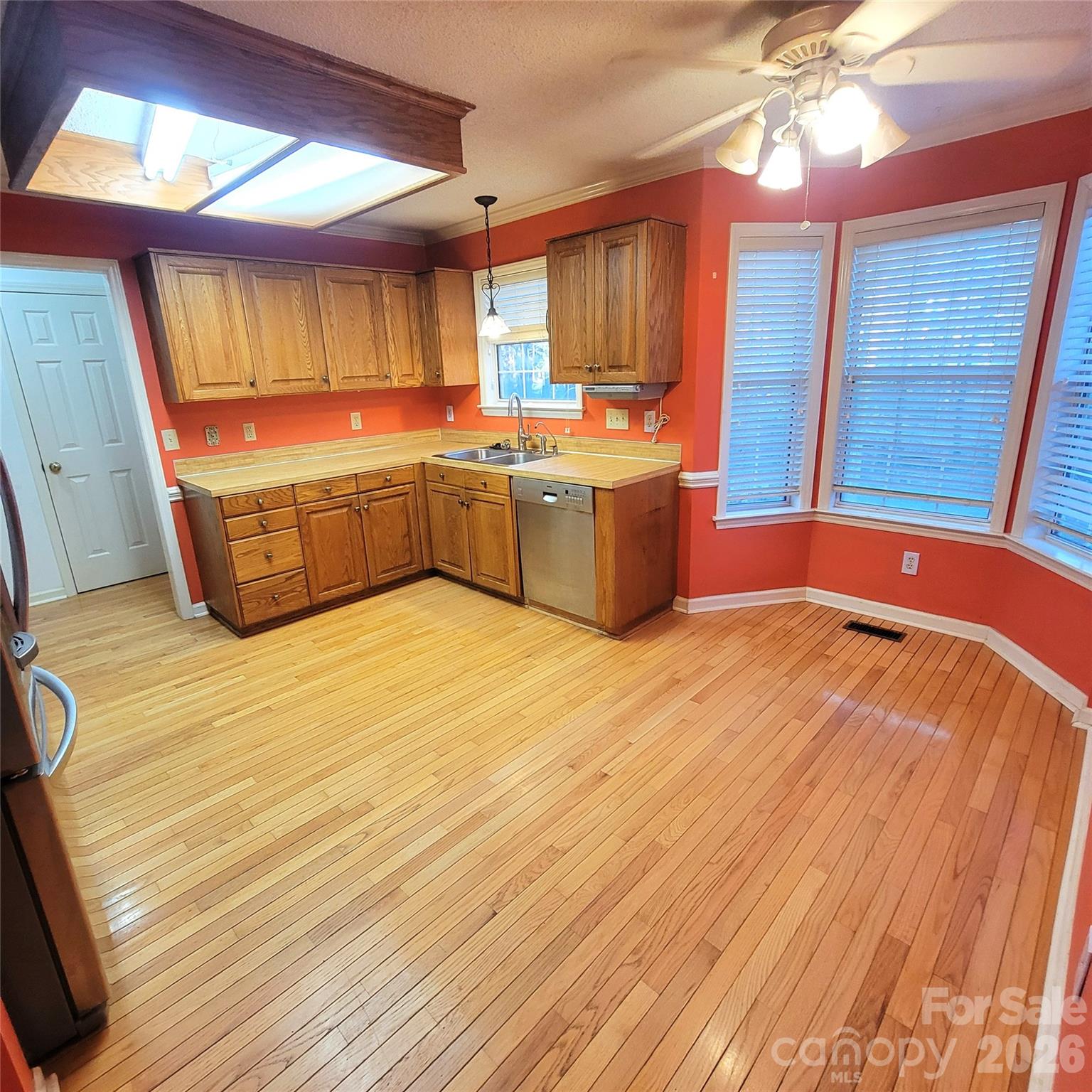 1009 Hunley Hill Court Property Photo 8