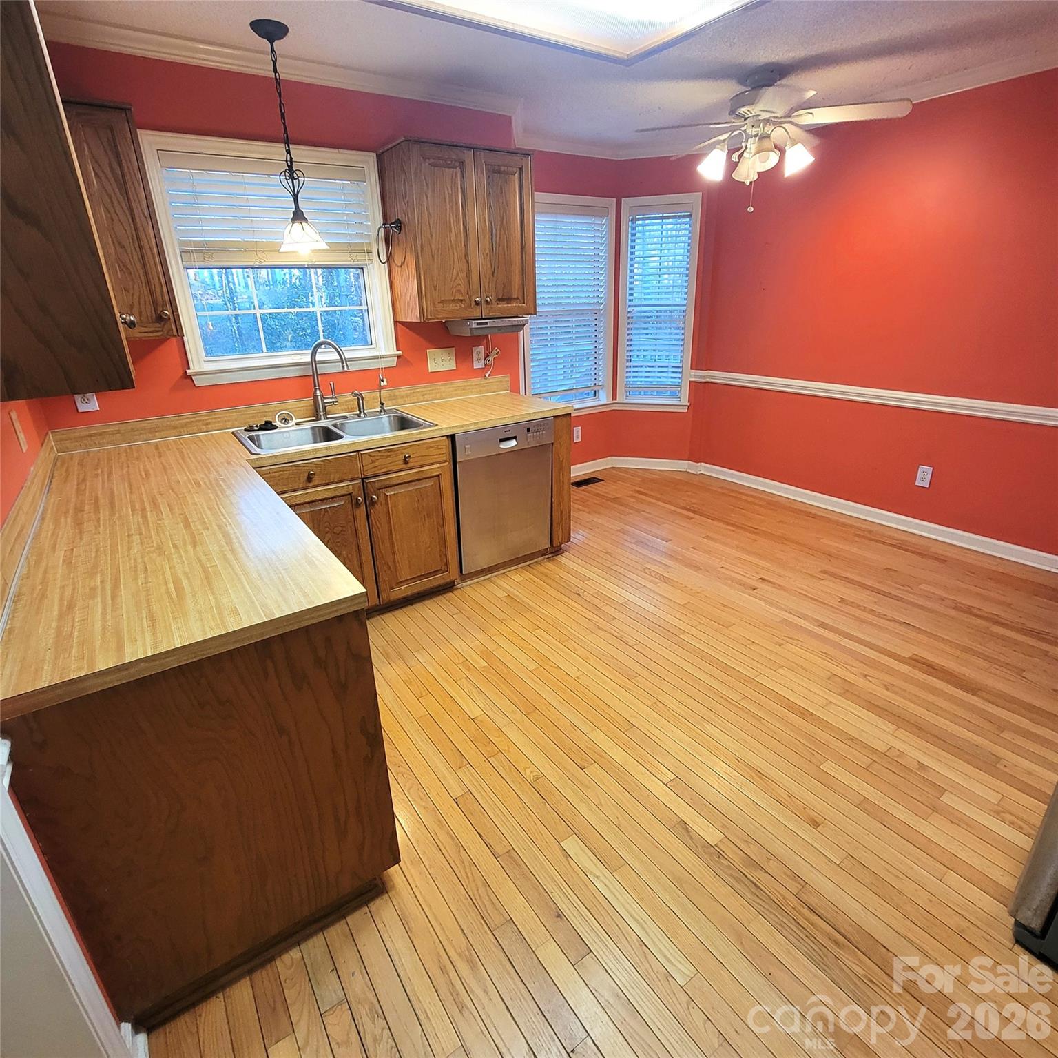 1009 Hunley Hill Court Property Photo 9