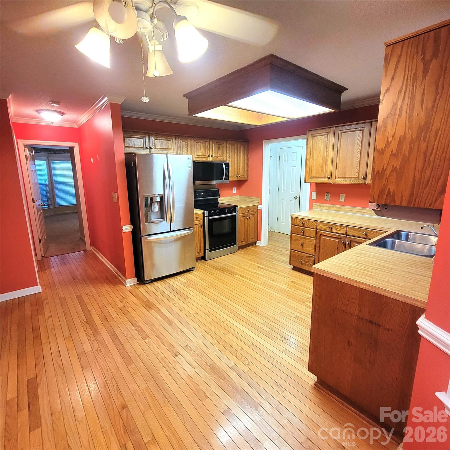 1009 Hunley Hill Court Property Photo 11