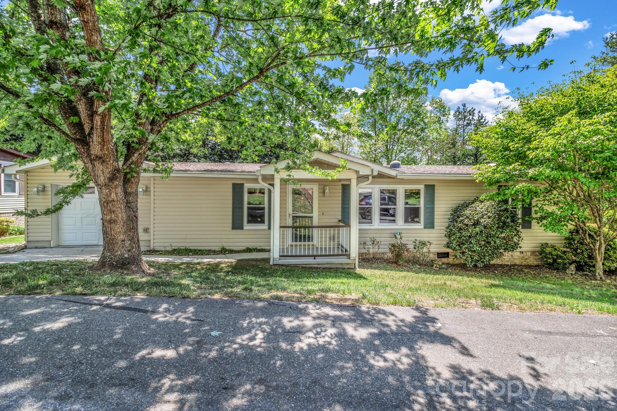 405 Deerfield Court Property Photo 1