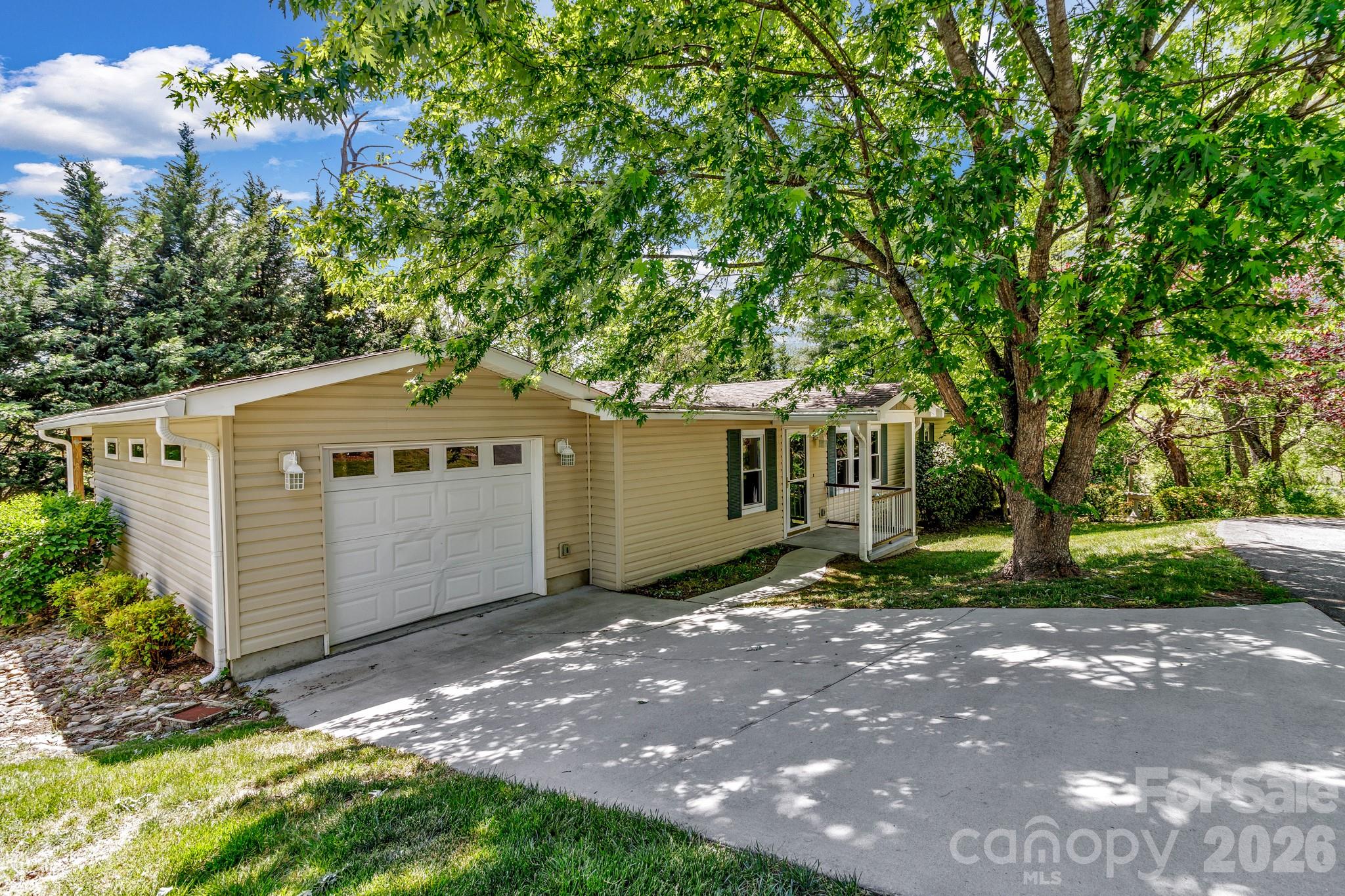 405 Deerfield Court Property Photo 3