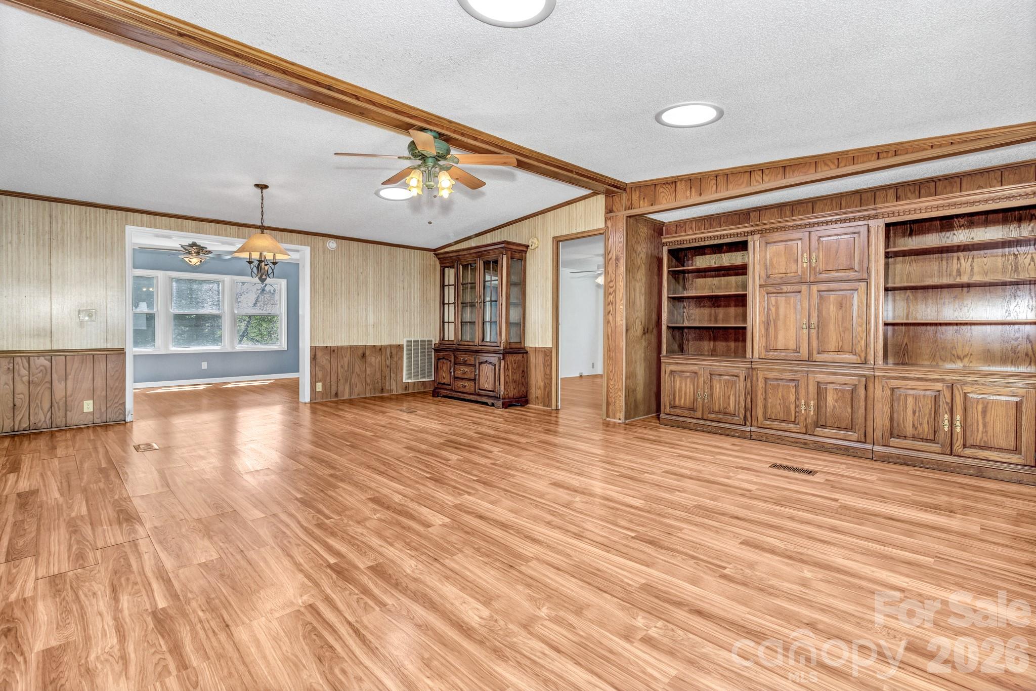 405 Deerfield Court Property Photo 10