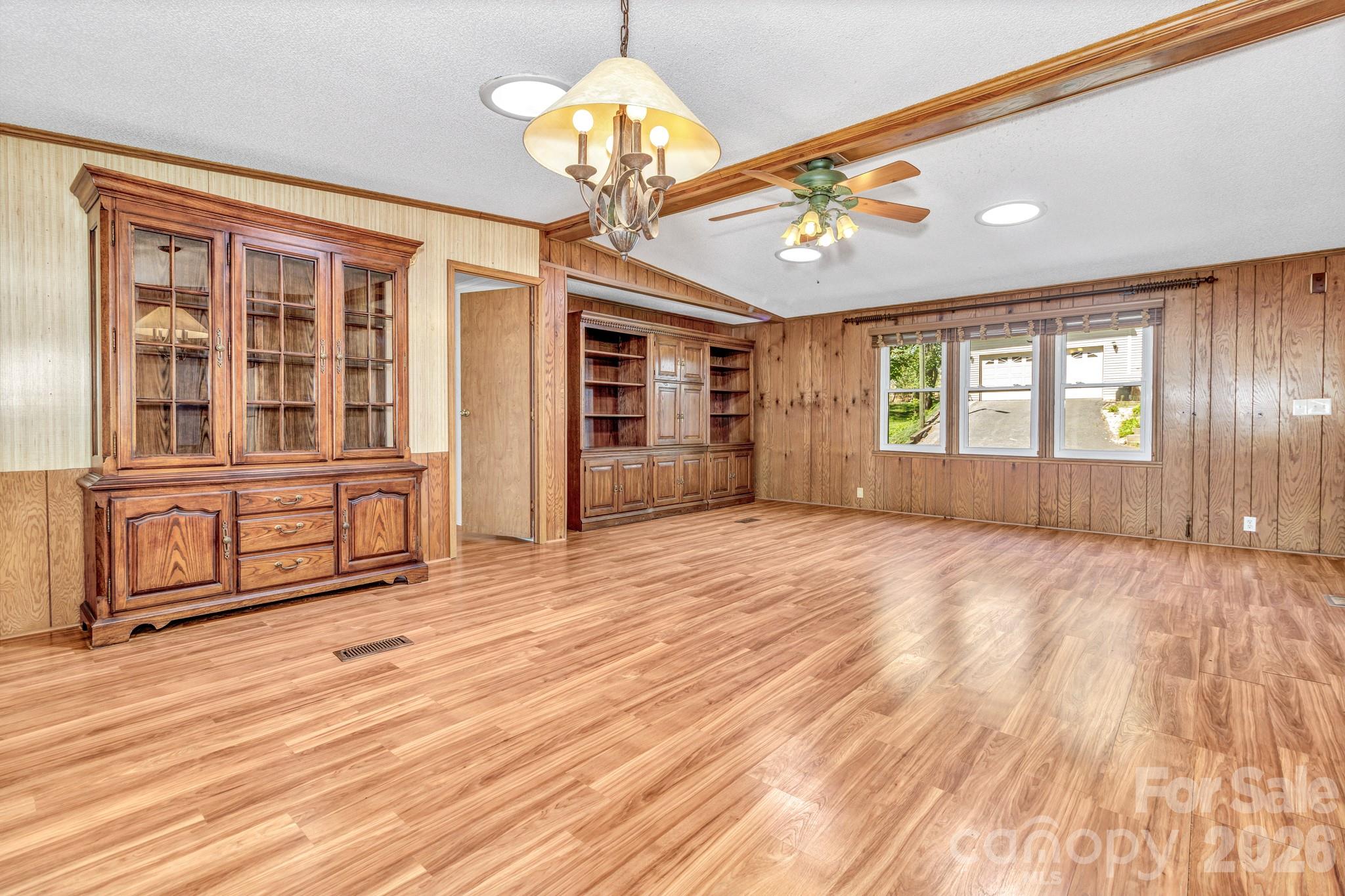 405 Deerfield Court Property Photo 11
