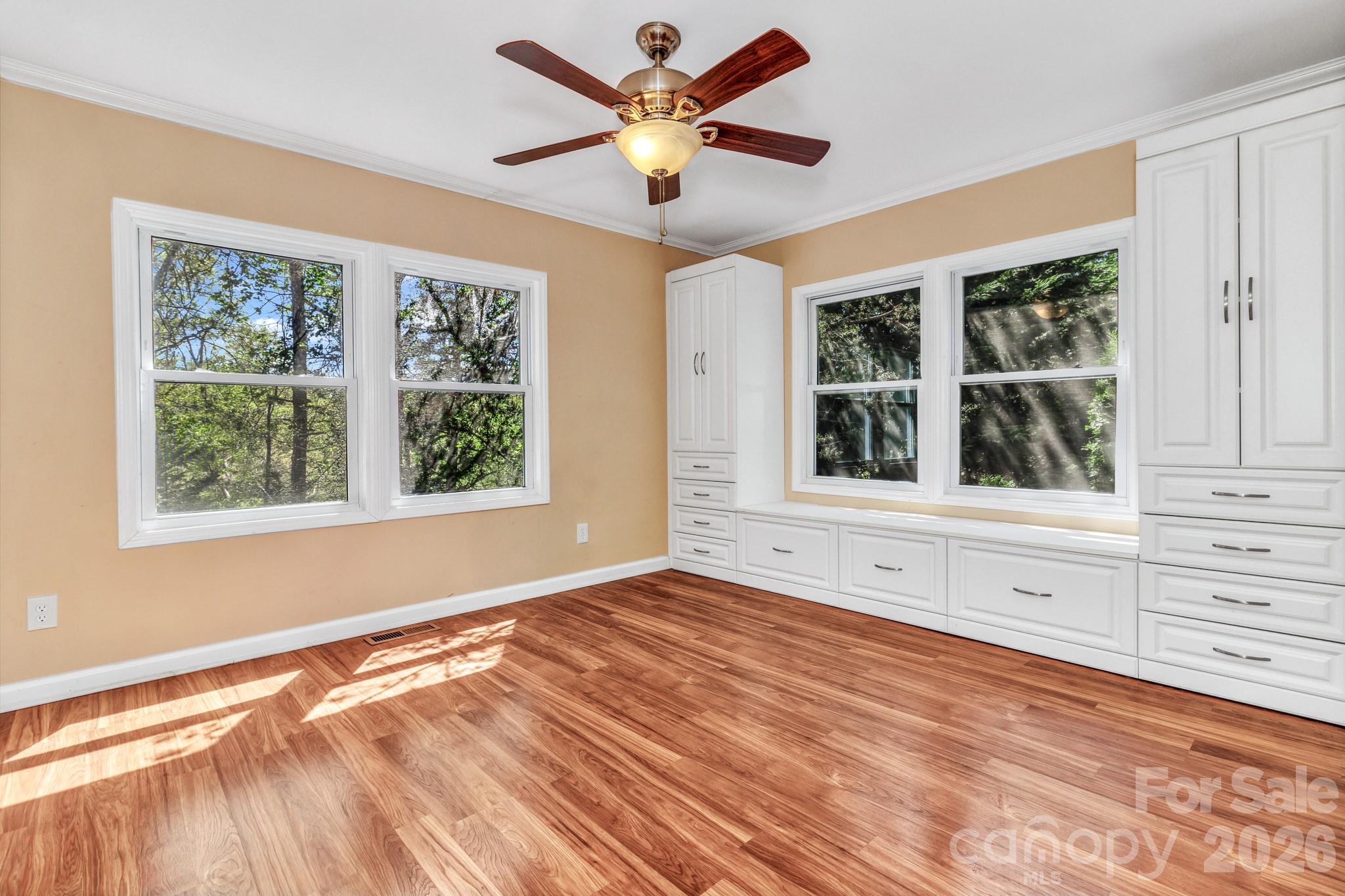 405 Deerfield Court Property Photo 14