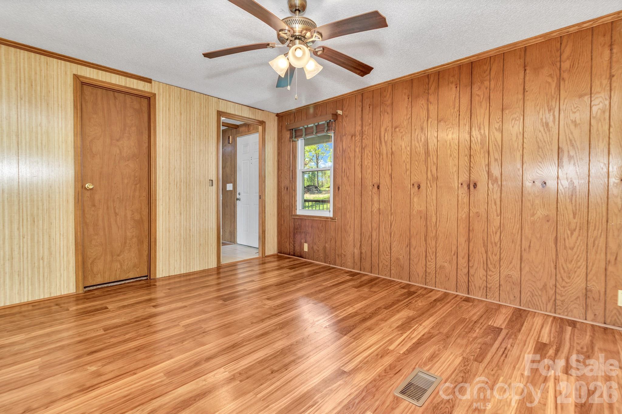 405 Deerfield Court Property Photo 19