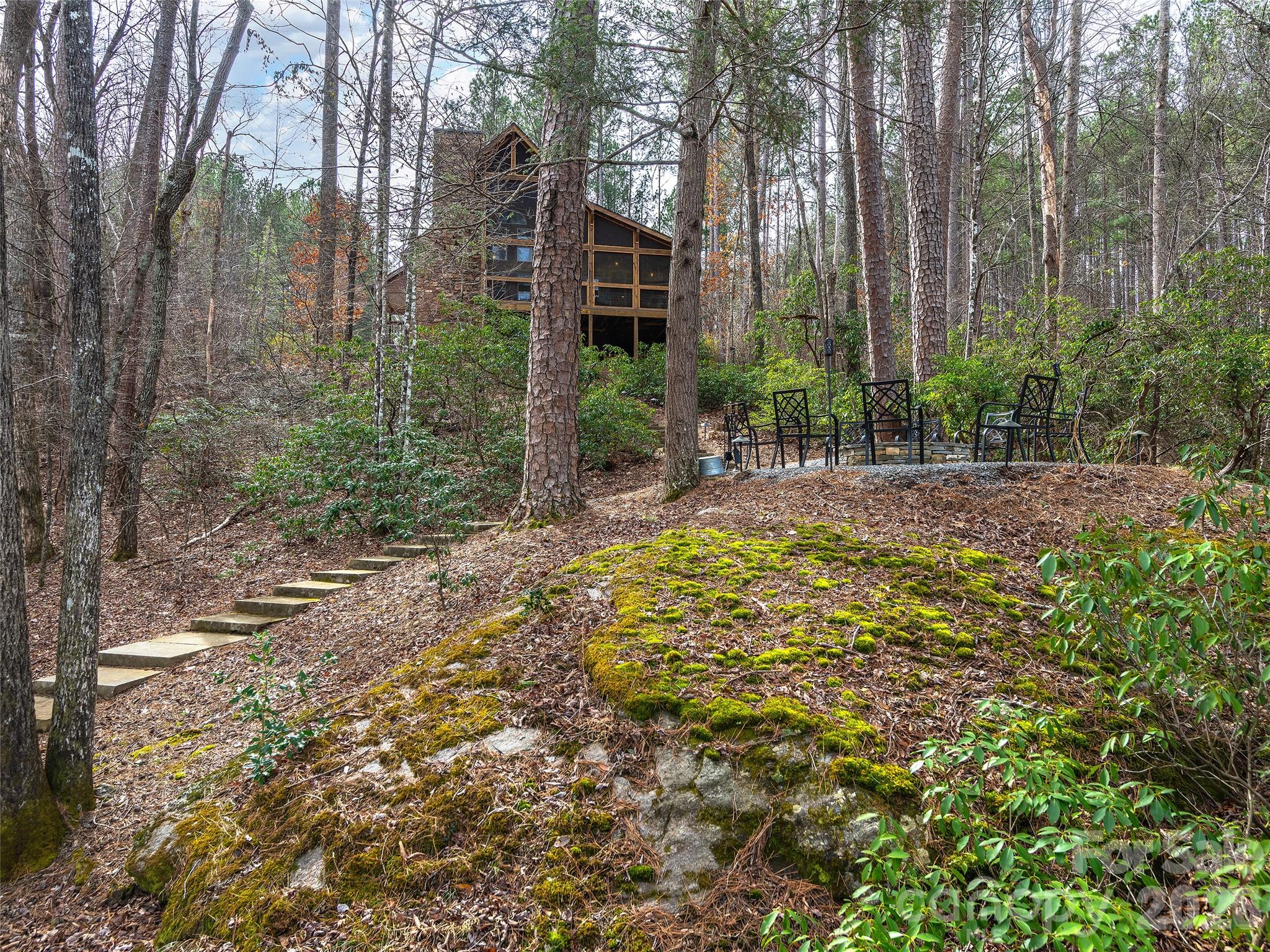 201 Hawk Ridge Drive Property Photo 4
