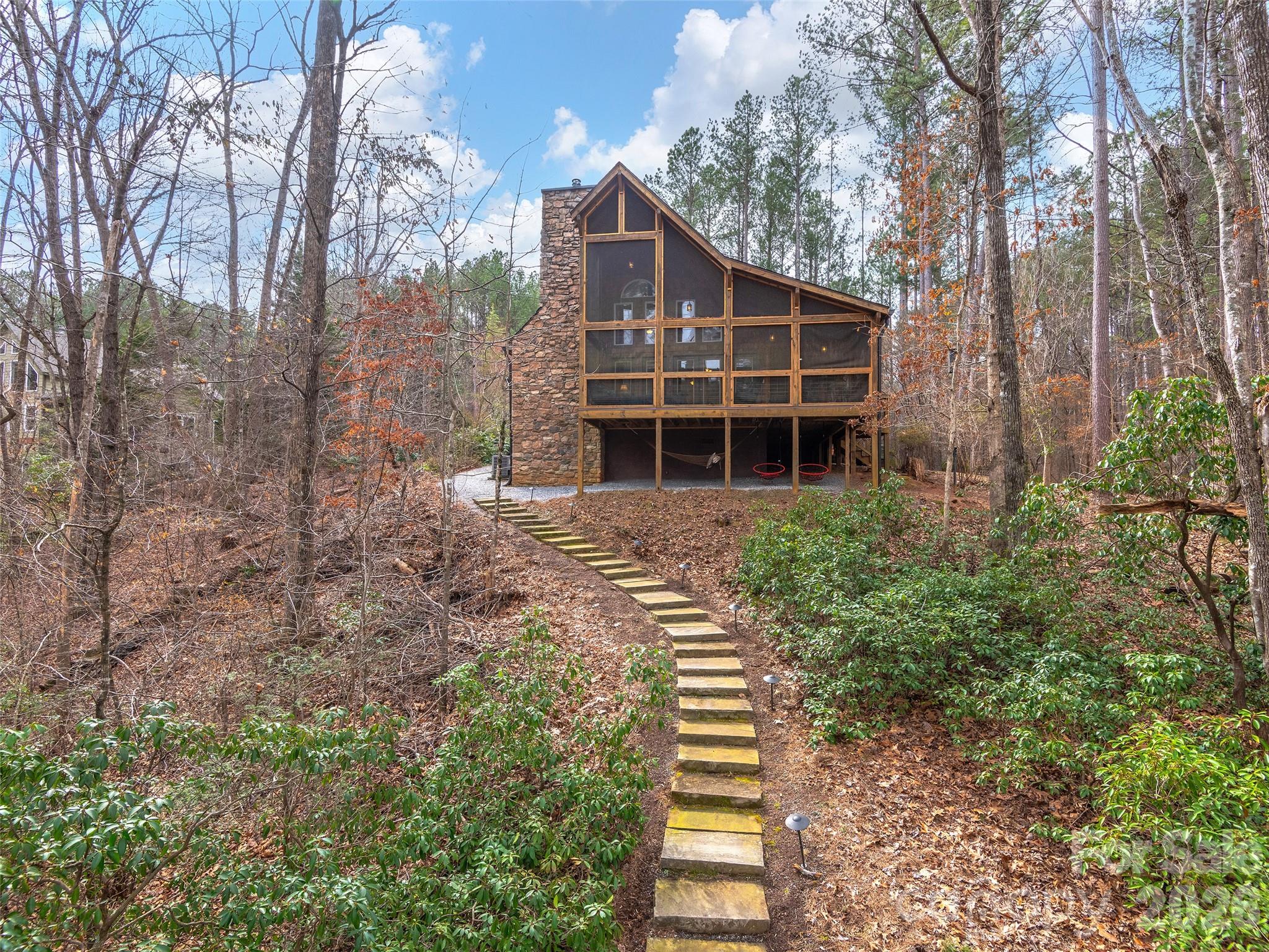 201 Hawk Ridge Drive Property Photo 6