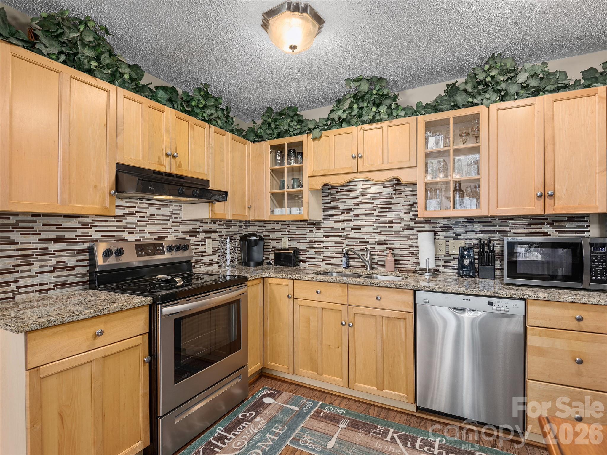 201 Hawk Ridge Drive Property Photo 18