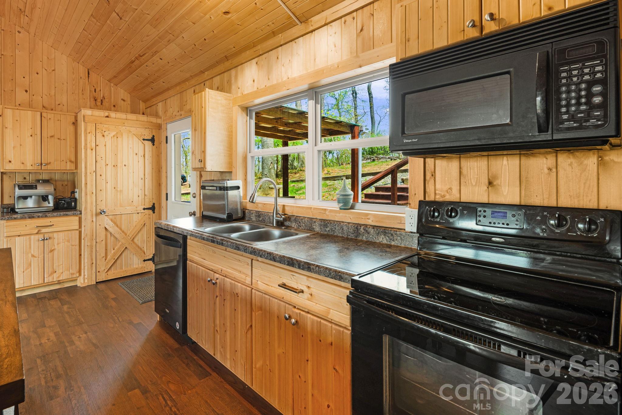 120 Wilderness Drive Property Photo 9