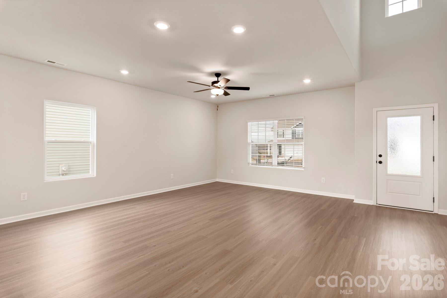 3329 Yorkshire Drive Property Photo 2