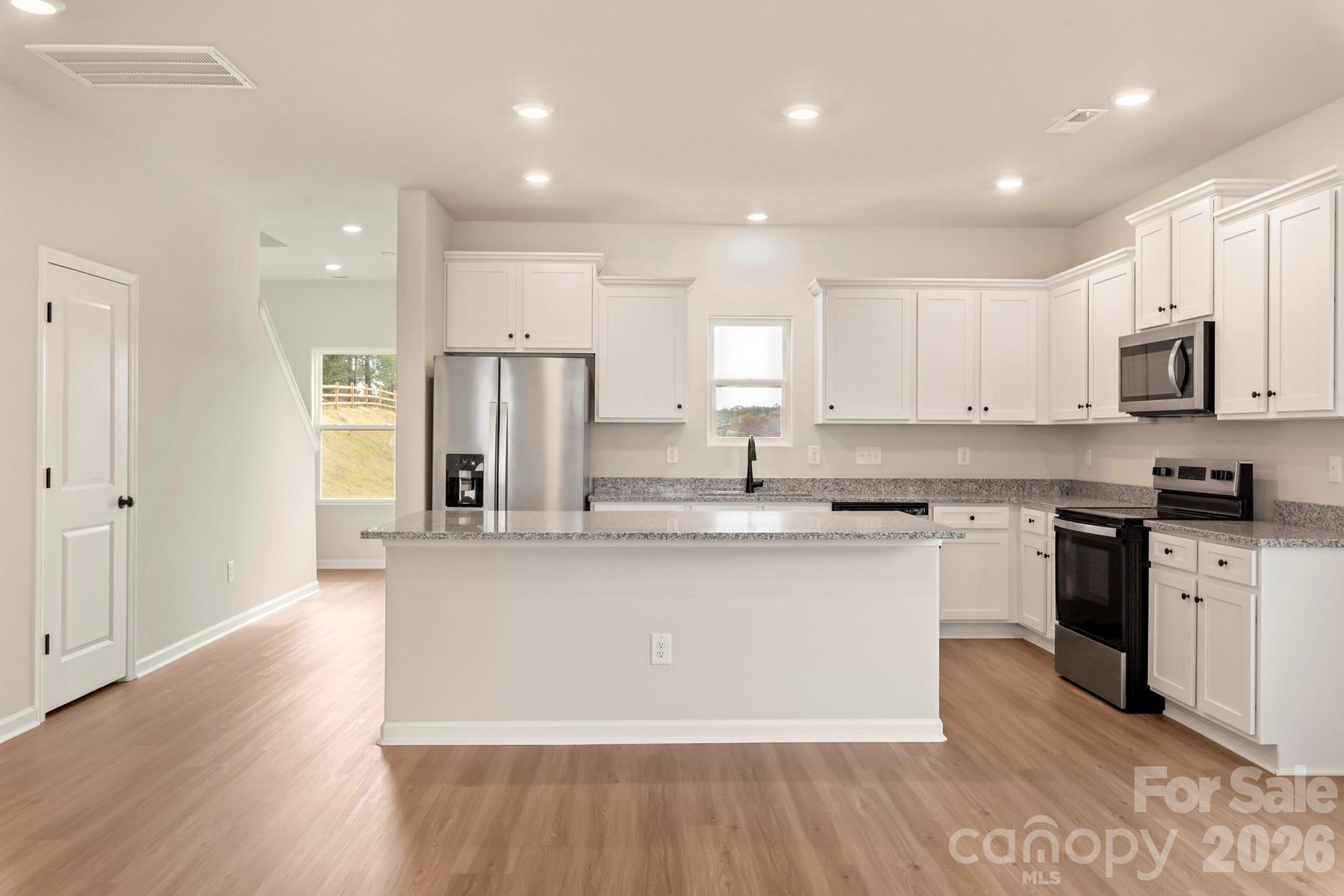 3329 Yorkshire Drive Property Photo 7