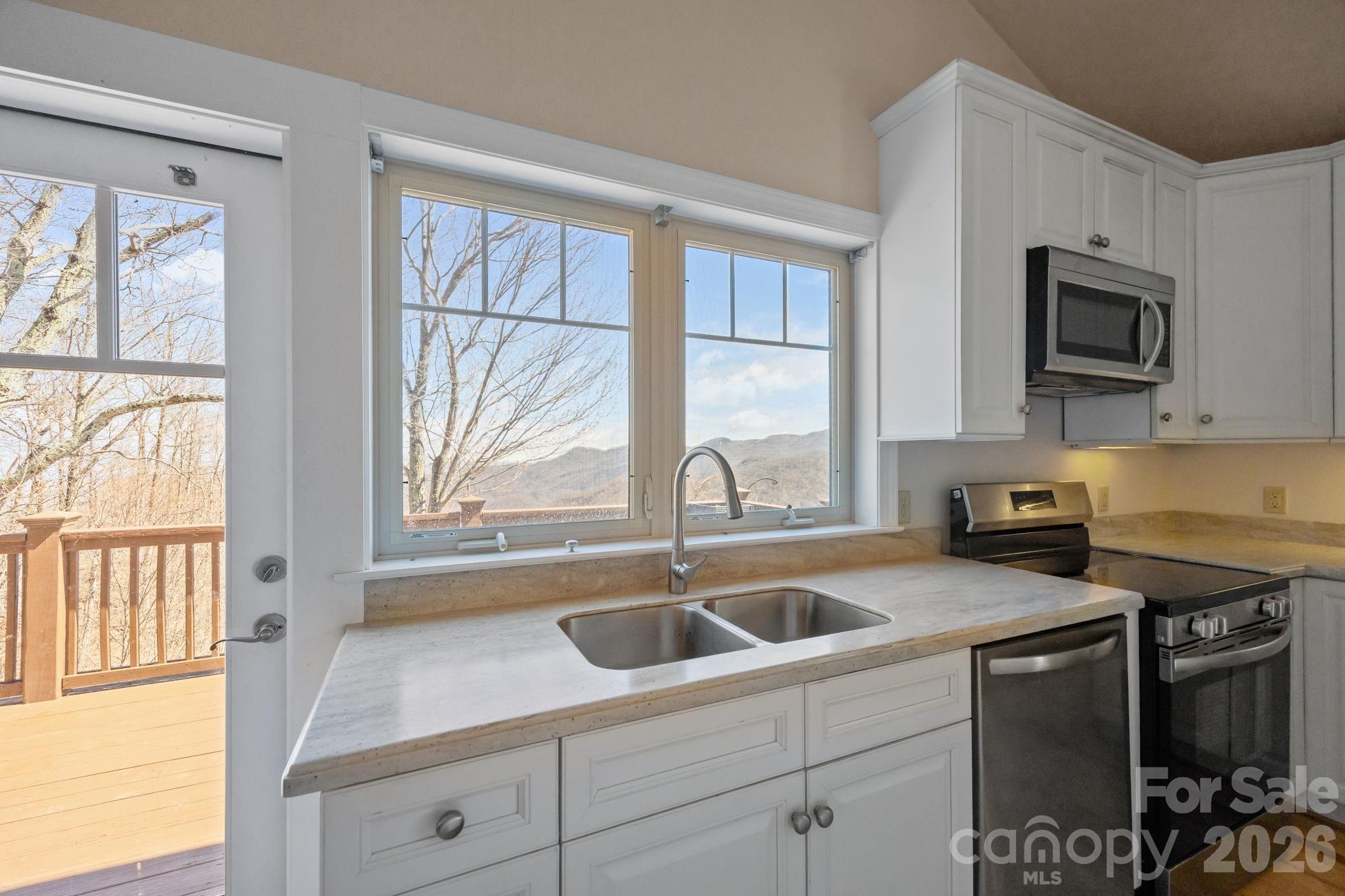 5 Lila Lane B Property Photo 9