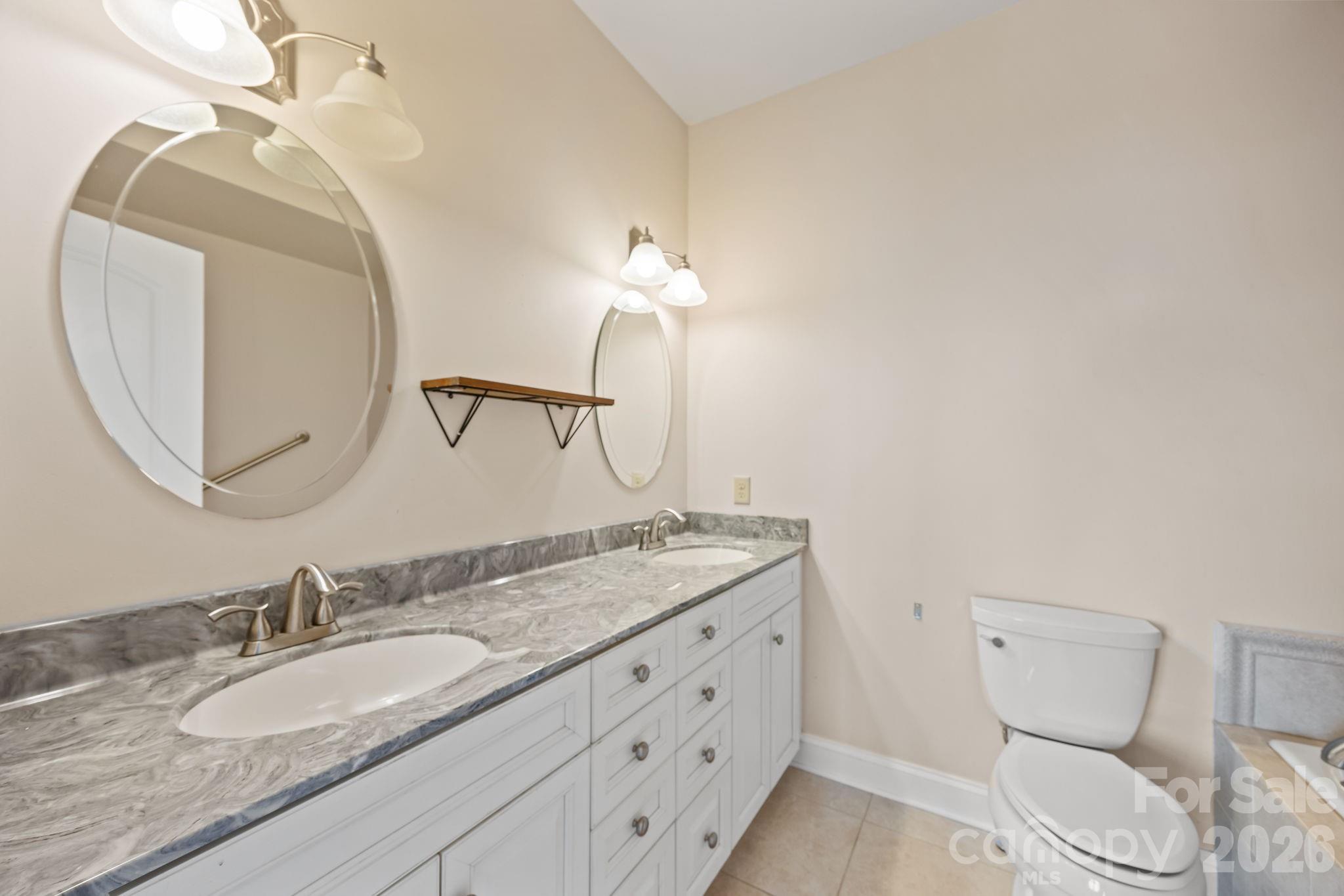 5 Lila Lane B Property Photo 19