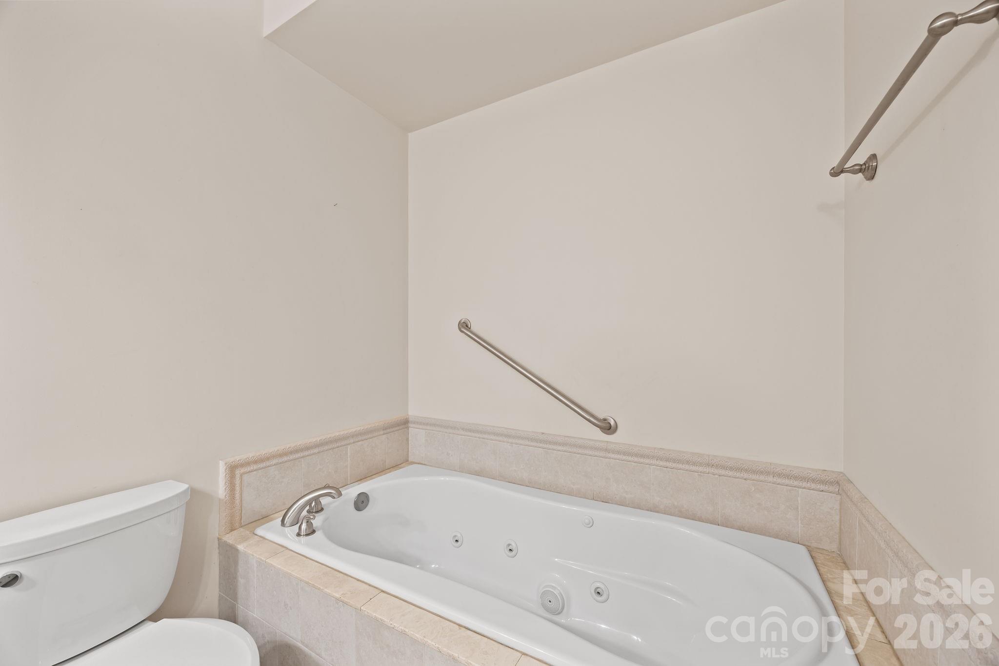 5 Lila Lane B Property Photo 20