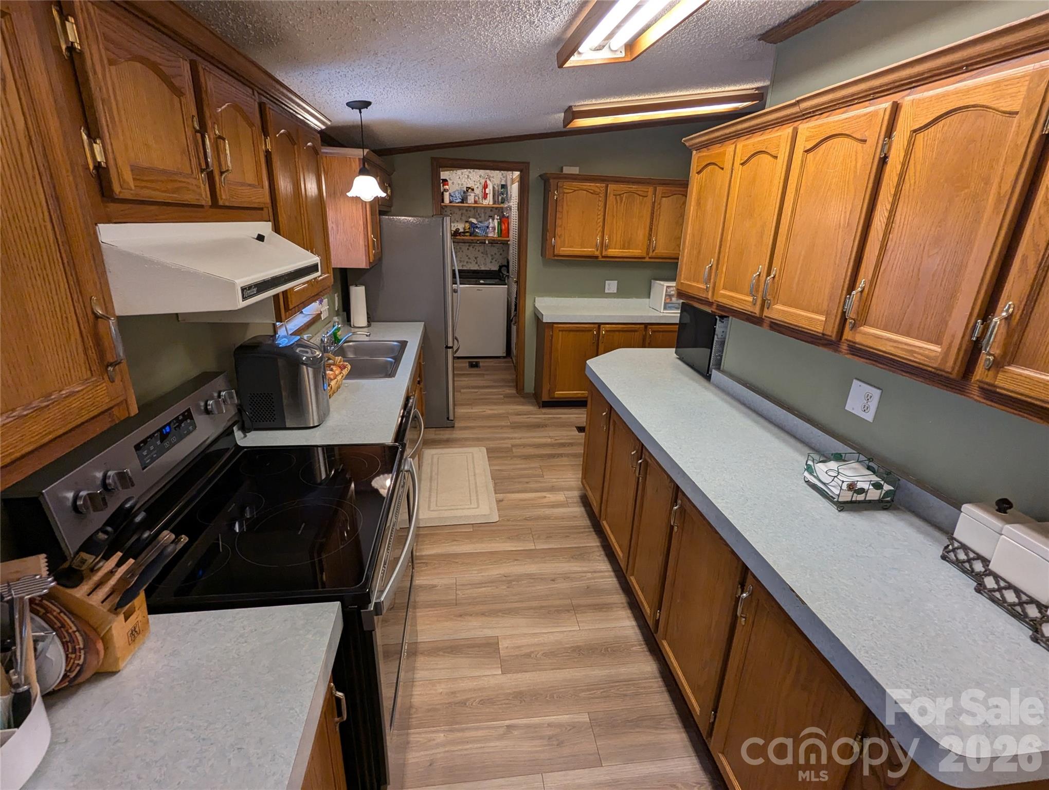 6846 Potter Road Property Photo 9