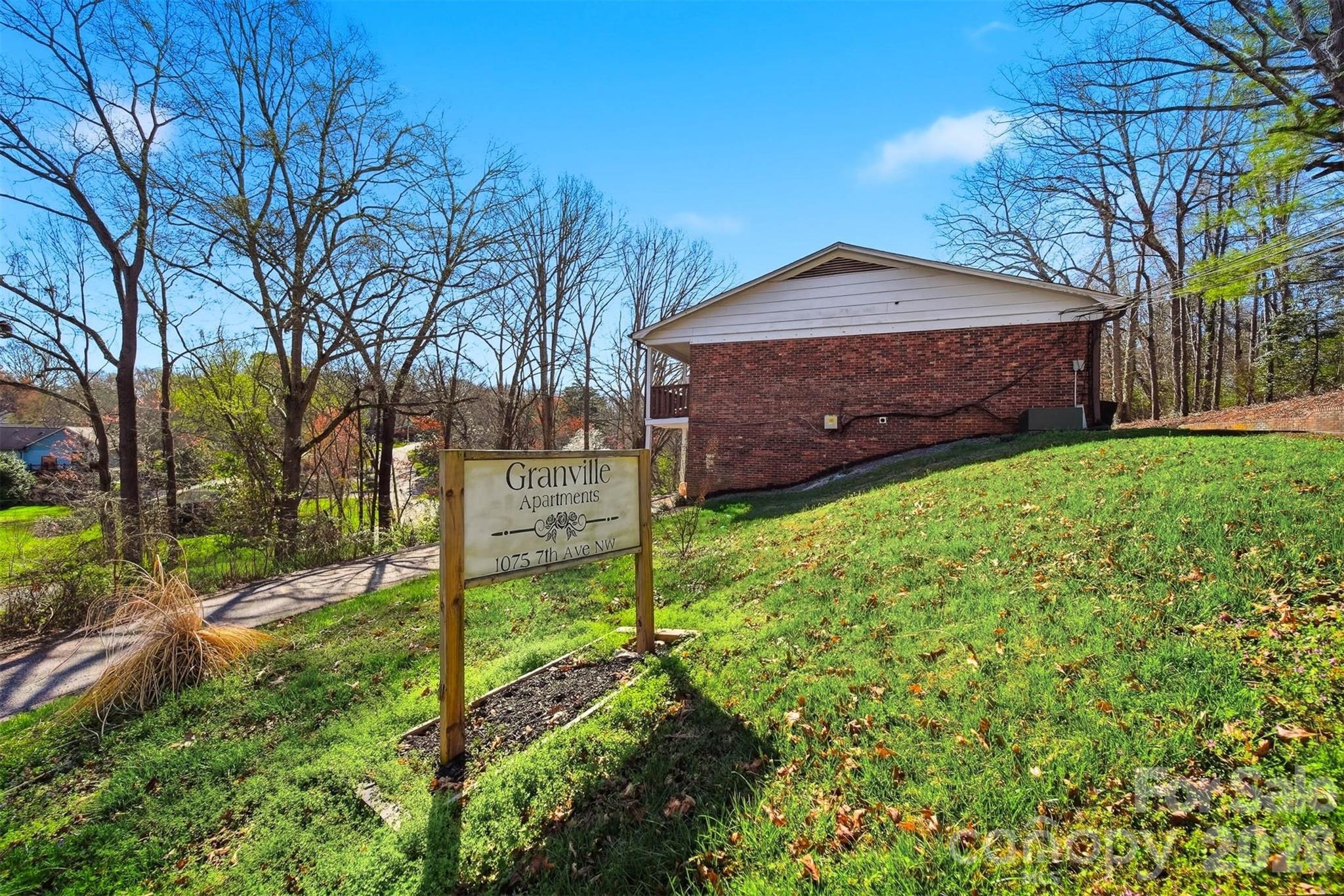 1075 7th Avenue Property Photo 3