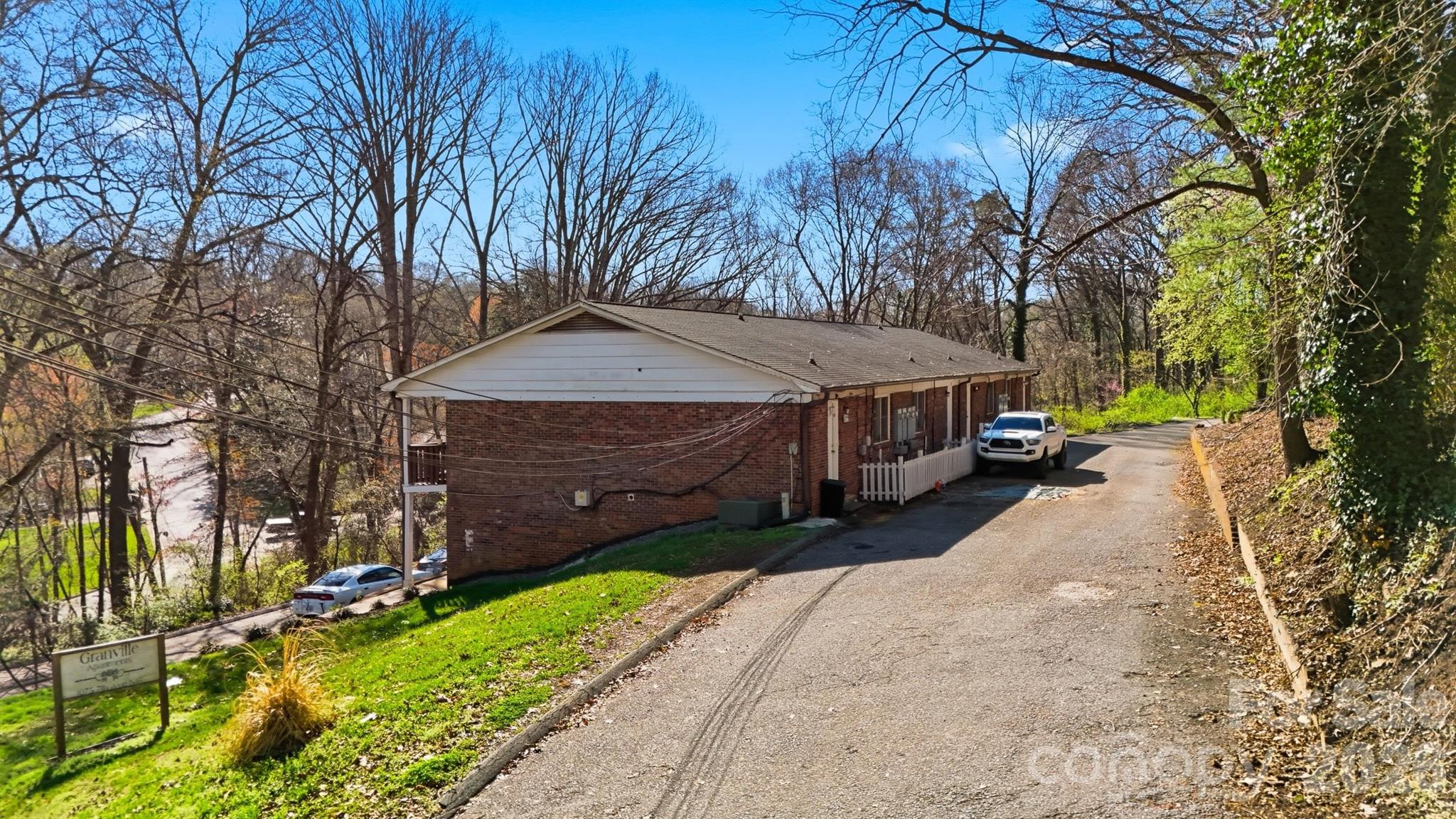 1075 7th Avenue Property Photo 4