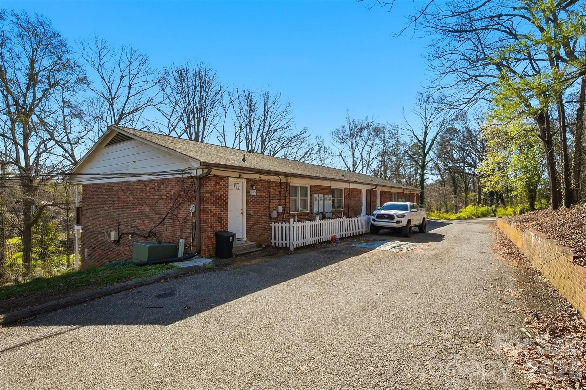 1075 7th Avenue Property Photo 5