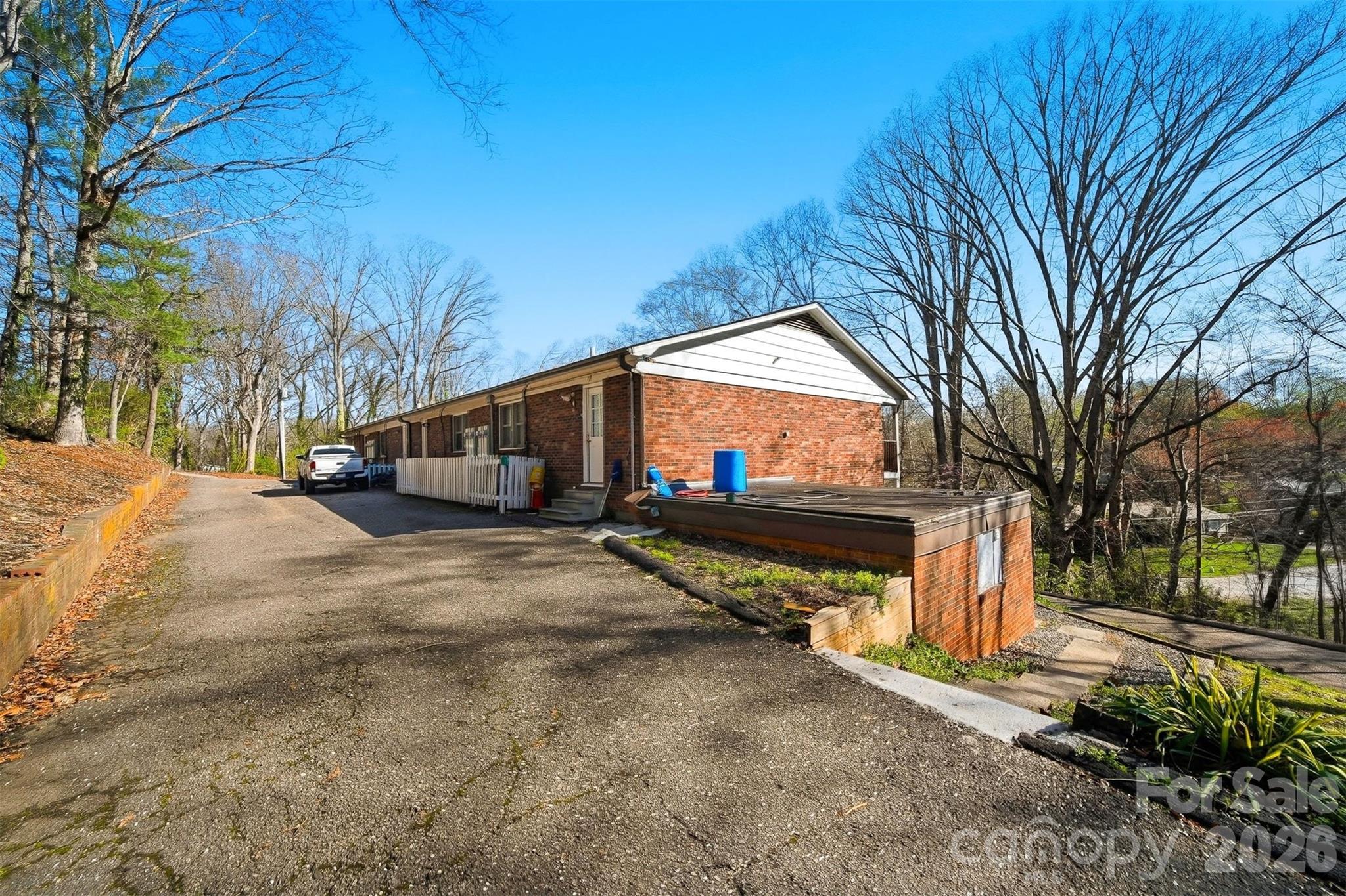 1075 7th Avenue Property Photo 6