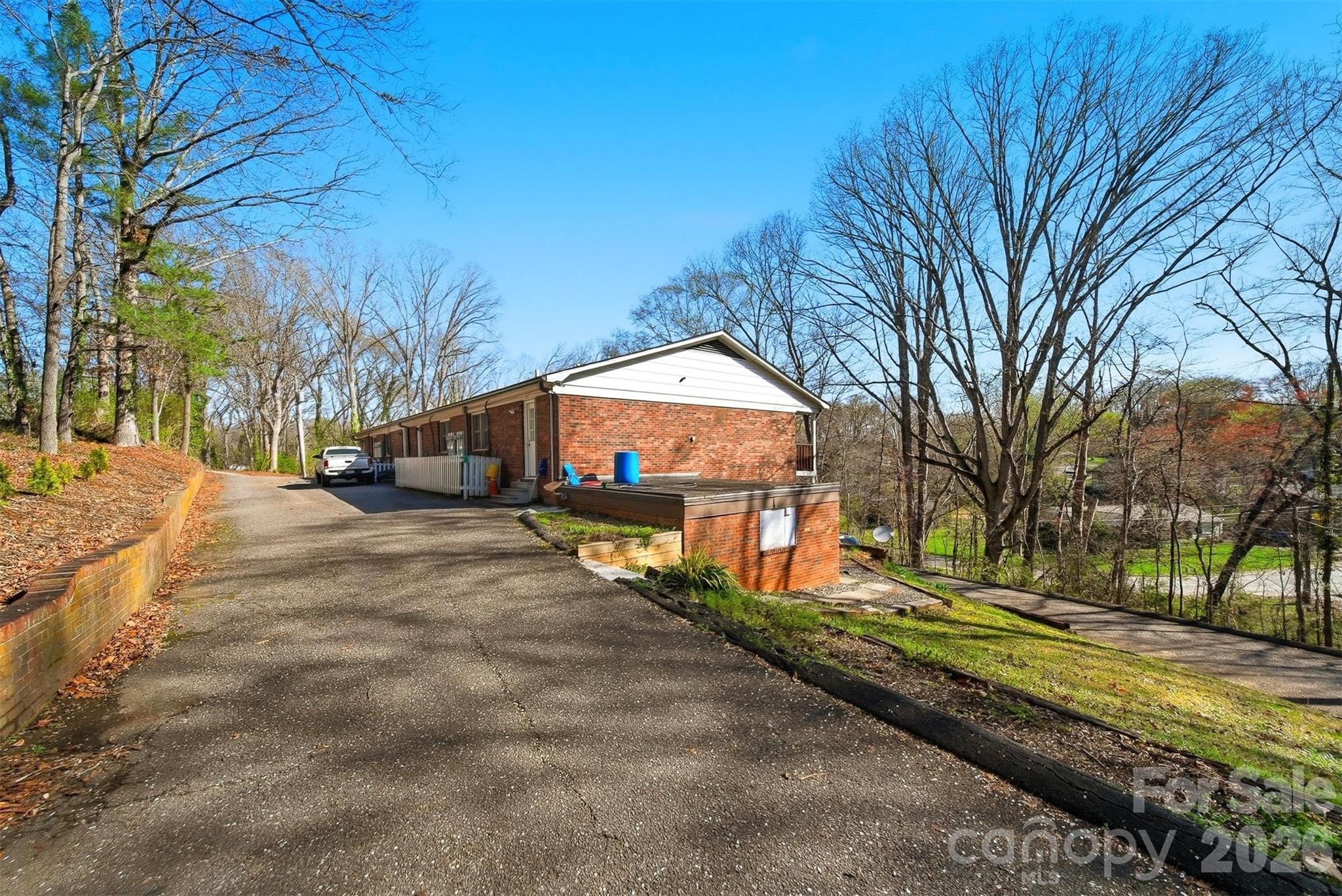 1075 7th Avenue Property Photo 7