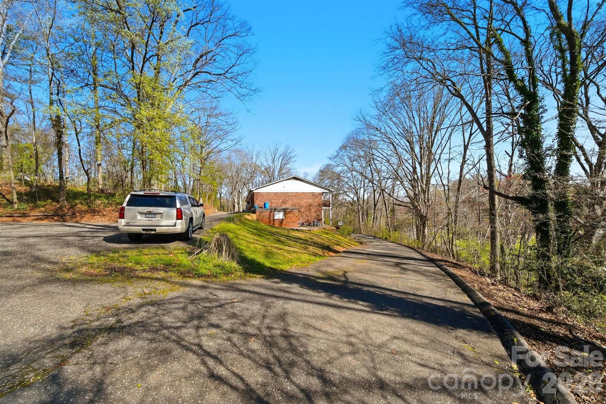 1075 7th Avenue Property Photo 8