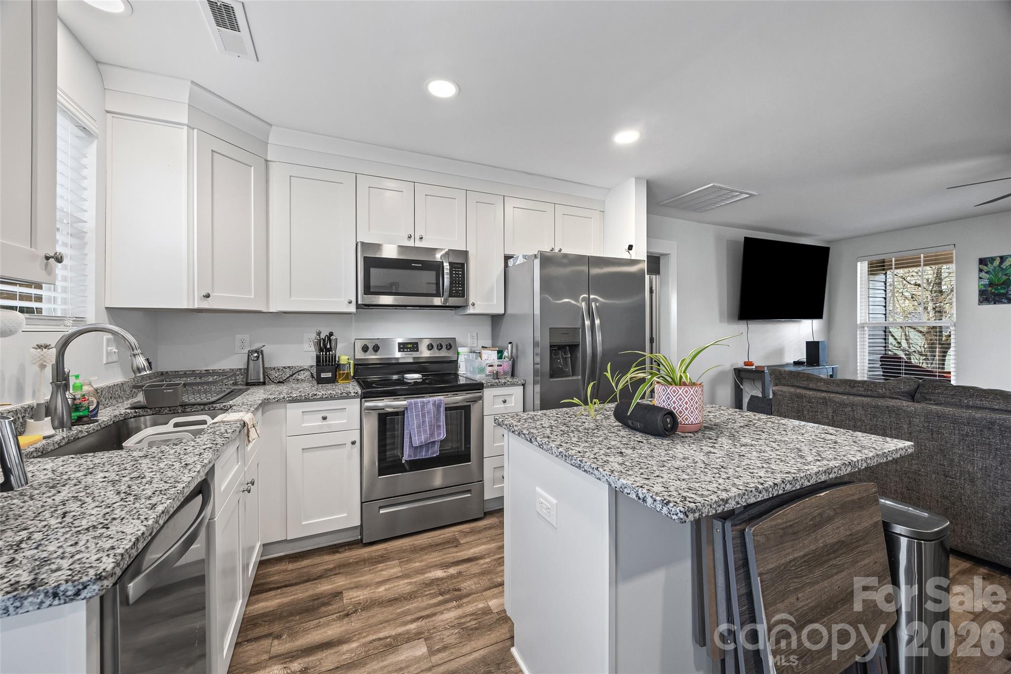 147 White Street Property Photo 9