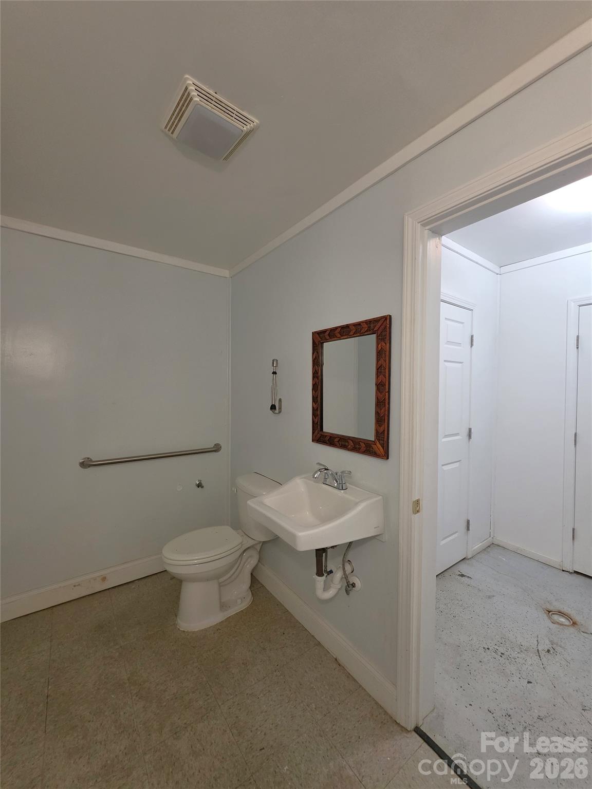 206 E Main Street Property Photo 8