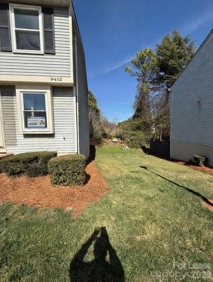9432 Lexington Circle G Property Photo 2