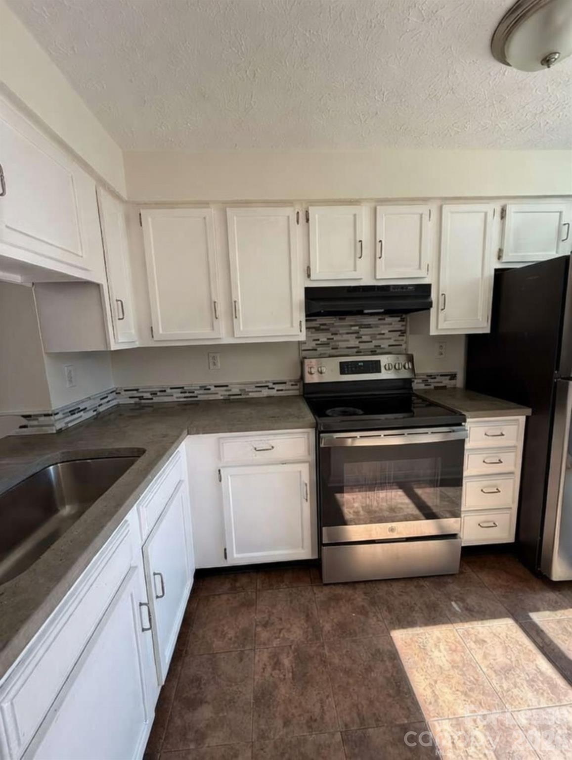 9432 Lexington Circle G Property Photo 3