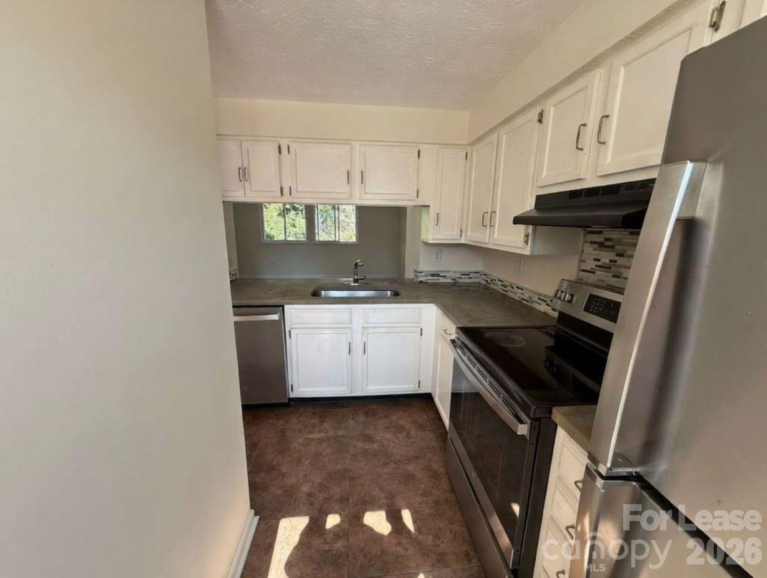 9432 Lexington Circle G Property Photo 5