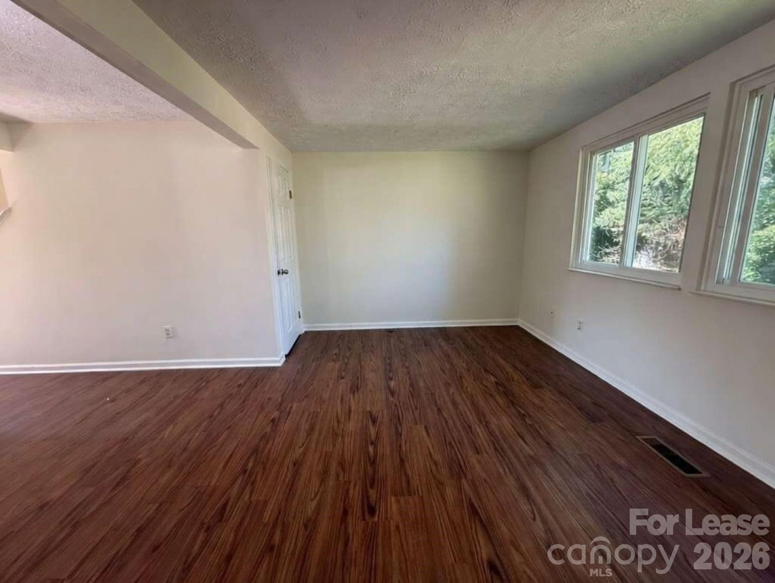 9432 Lexington Circle G Property Photo 8