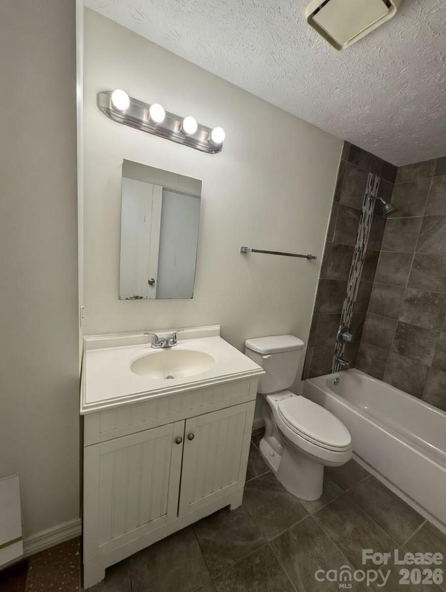 9432 Lexington Circle G Property Photo 21