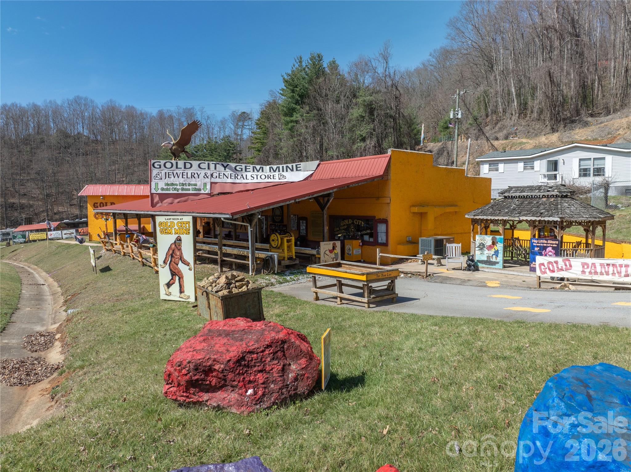 9410 Sylva Road Property Photo 3