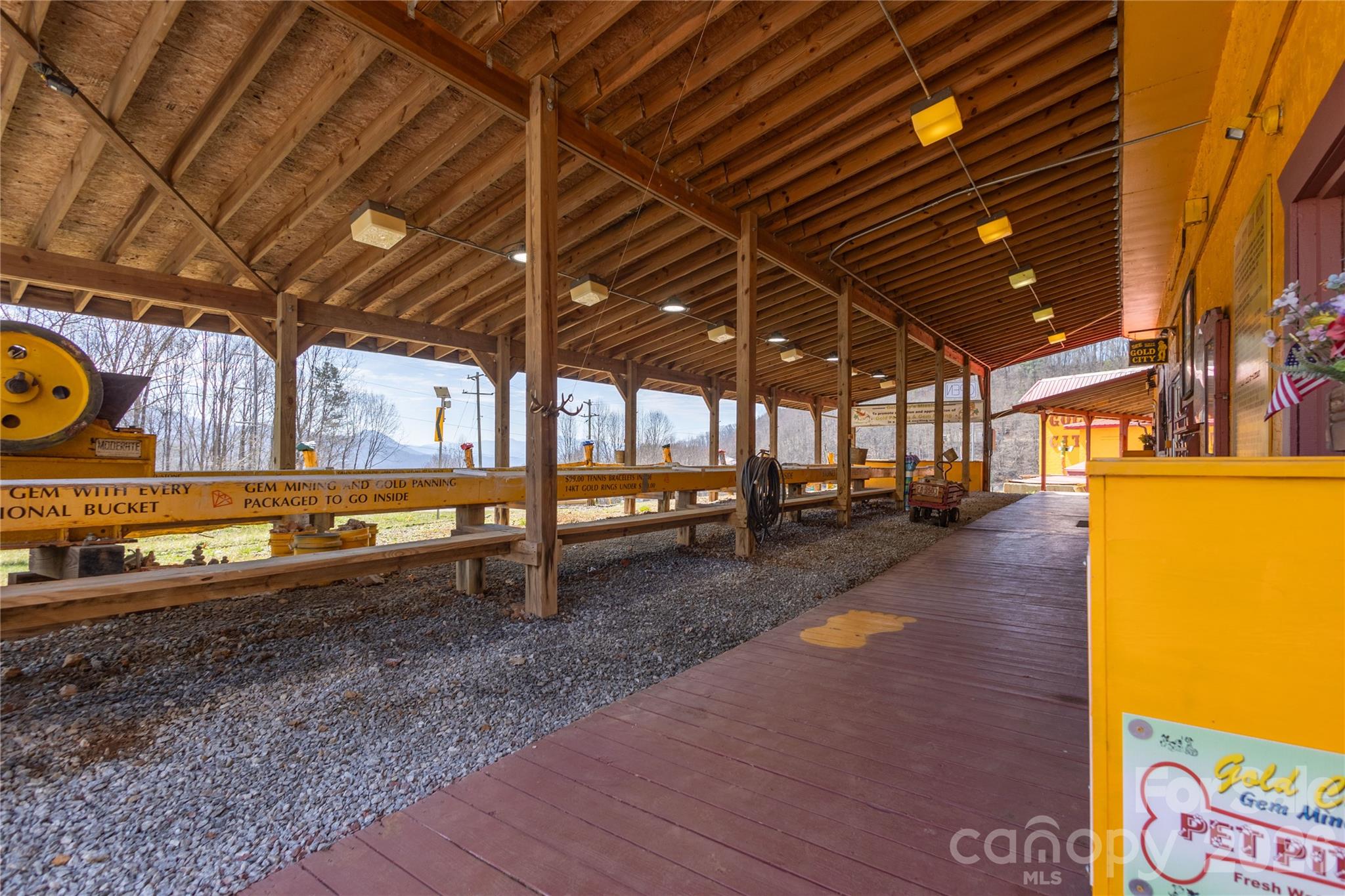 9410 Sylva Road Property Photo 7