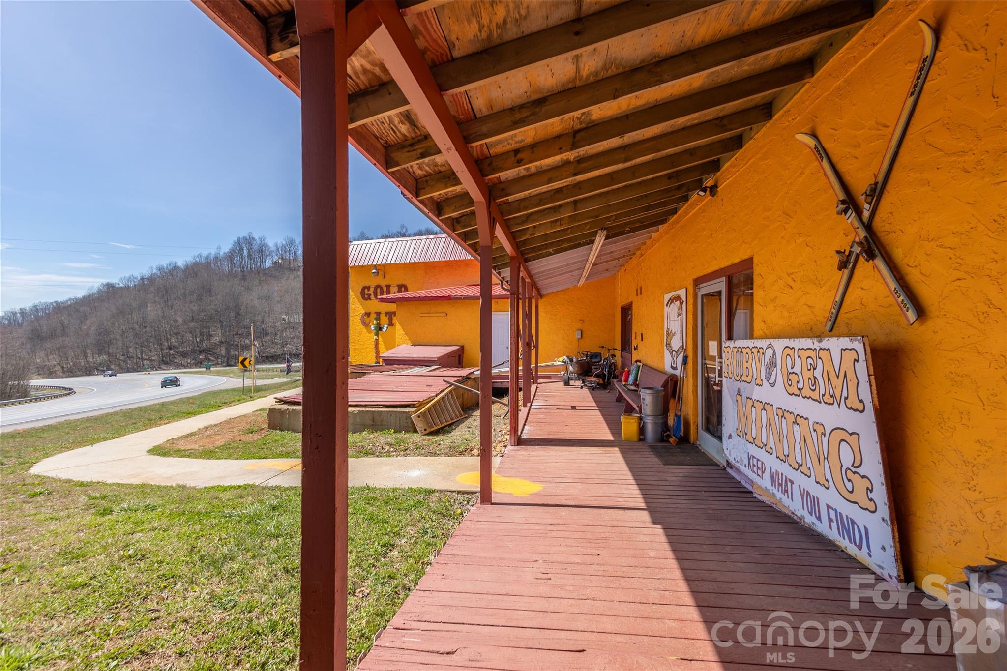 9410 Sylva Road Property Photo 11