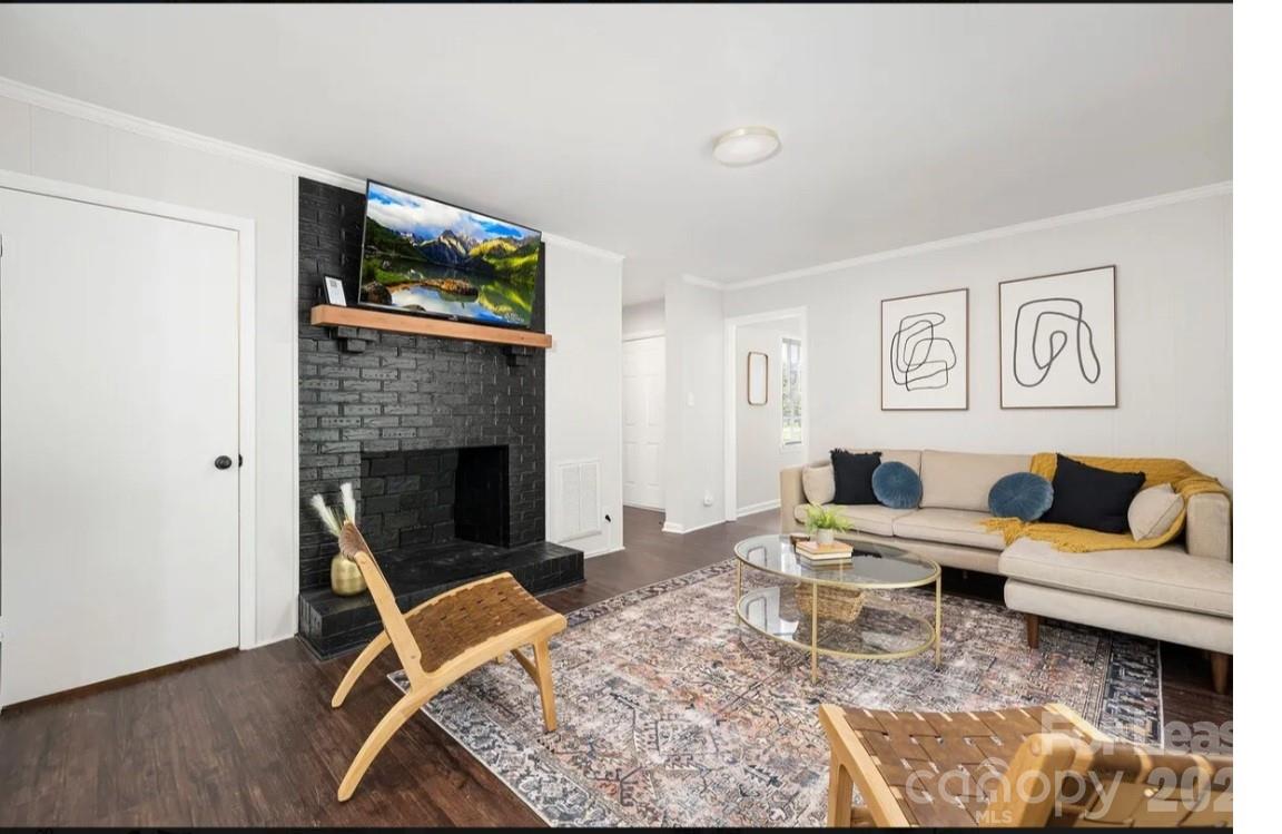 3909 Woodbriar Trail Property Photo 3
