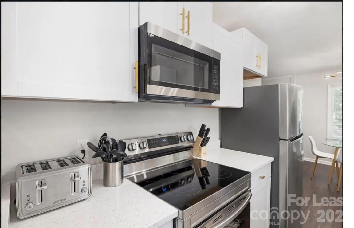 3909 Woodbriar Trail Property Photo 8