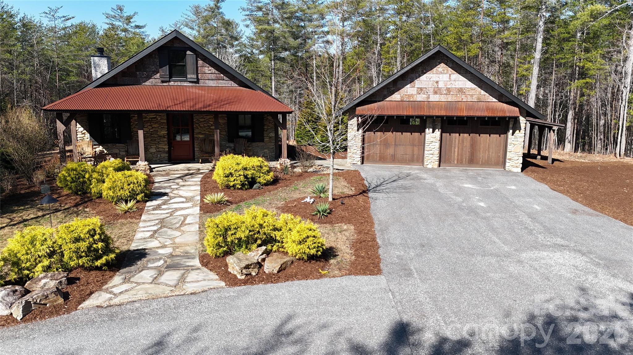 2004 Fergusons Folly Drive Property Photo 2