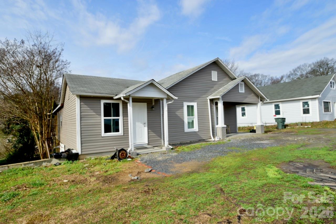 2007 S York Road Property Photo 1