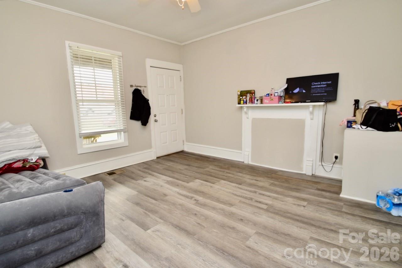 2007 S York Road Property Photo 4