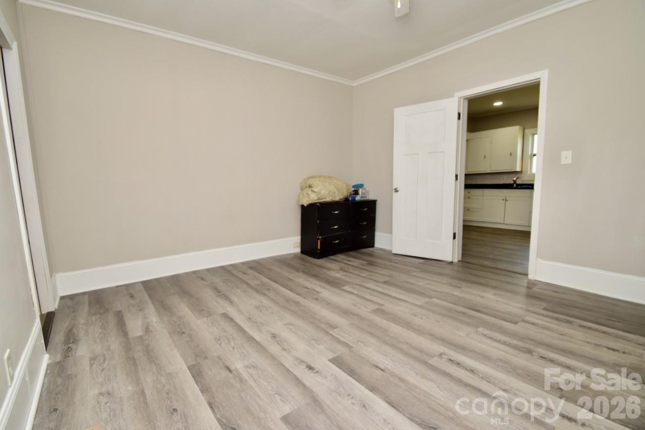2007 S York Road Property Photo 10
