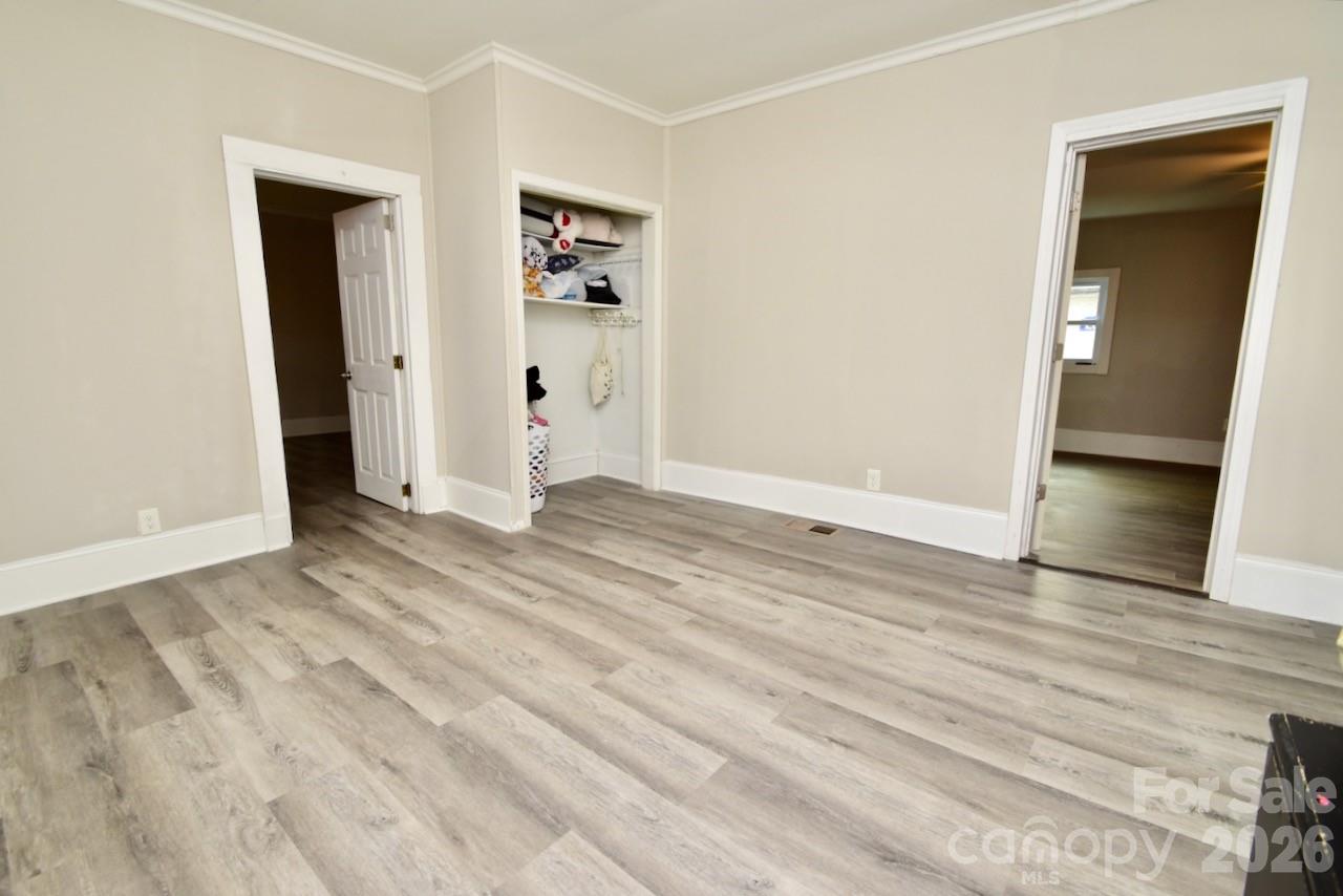 2007 S York Road Property Photo 11