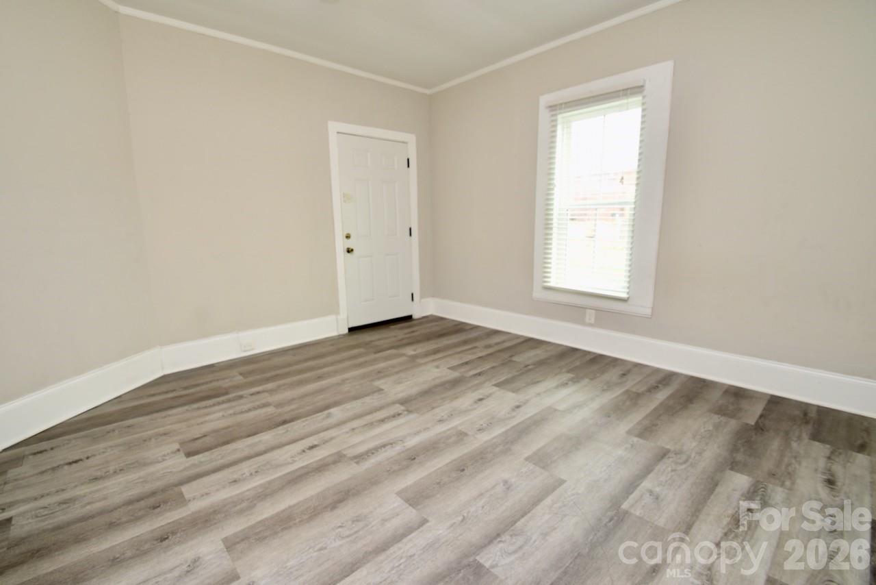 2007 S York Road Property Photo 12