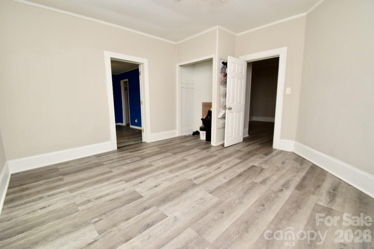 2007 S York Road Property Photo 13