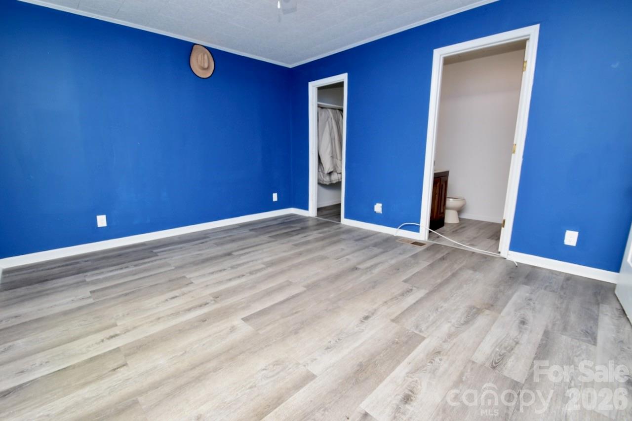 2007 S York Road Property Photo 14