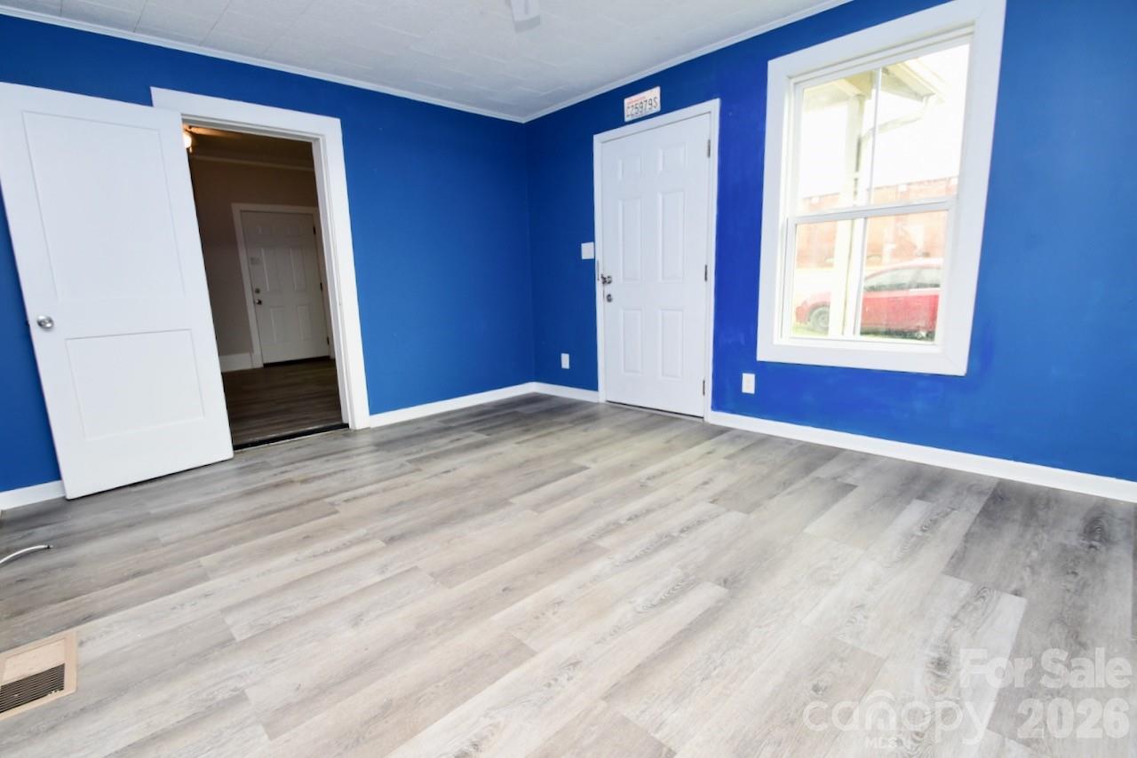 2007 S York Road Property Photo 15